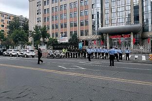 那天南野拓实的生日，菲尔米诺太够哥们了！